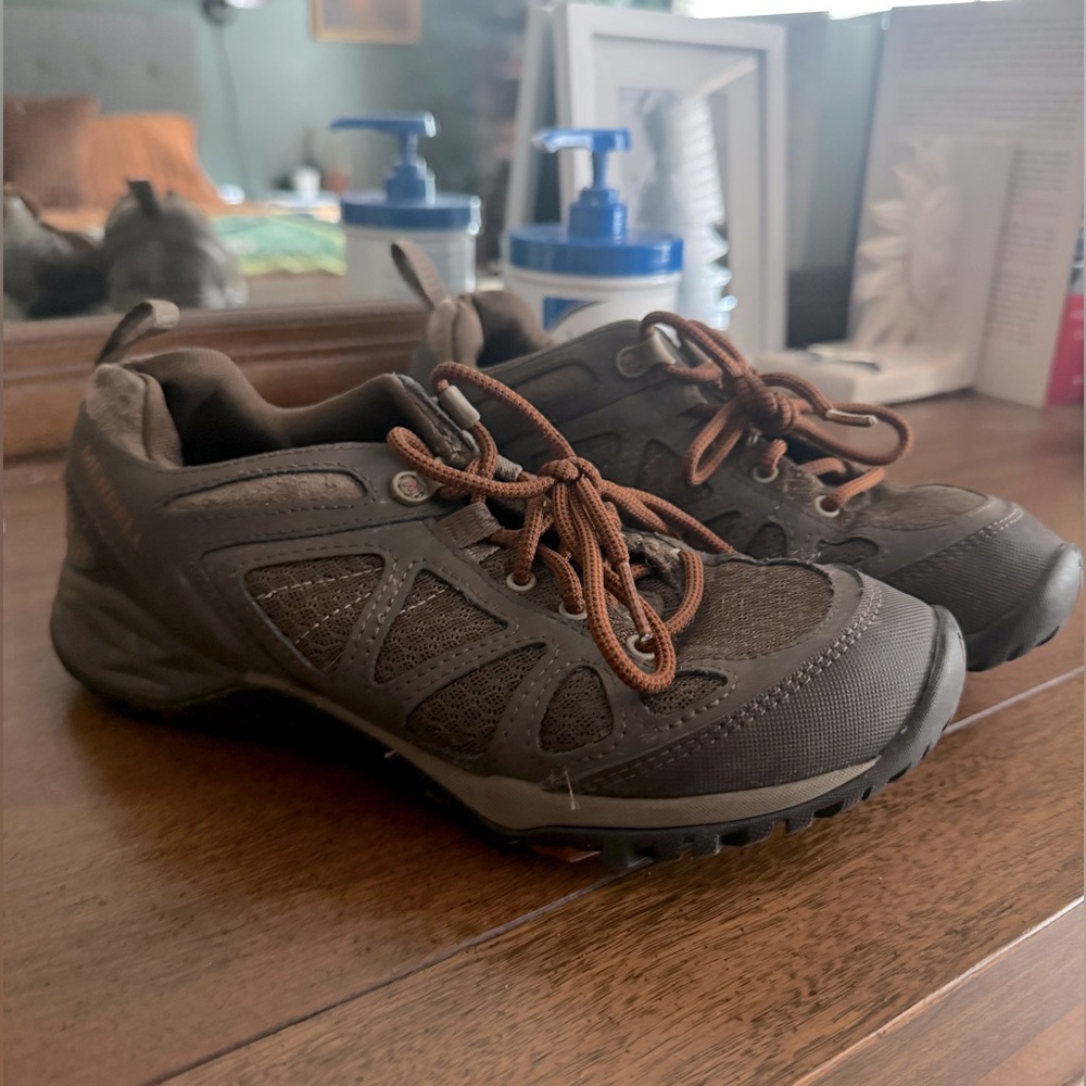 Women’s Merrell Hiking Shoes Size 7